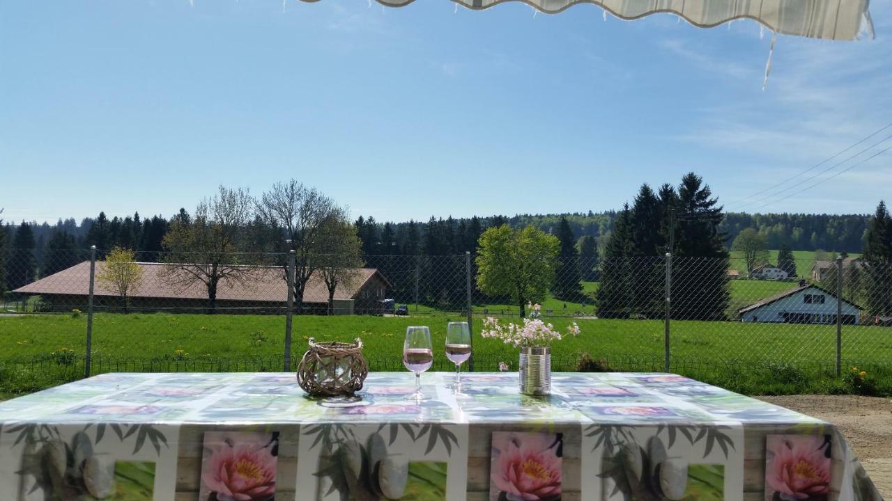 "Sous Les Barres" Apartment Montfaucon Exterior foto